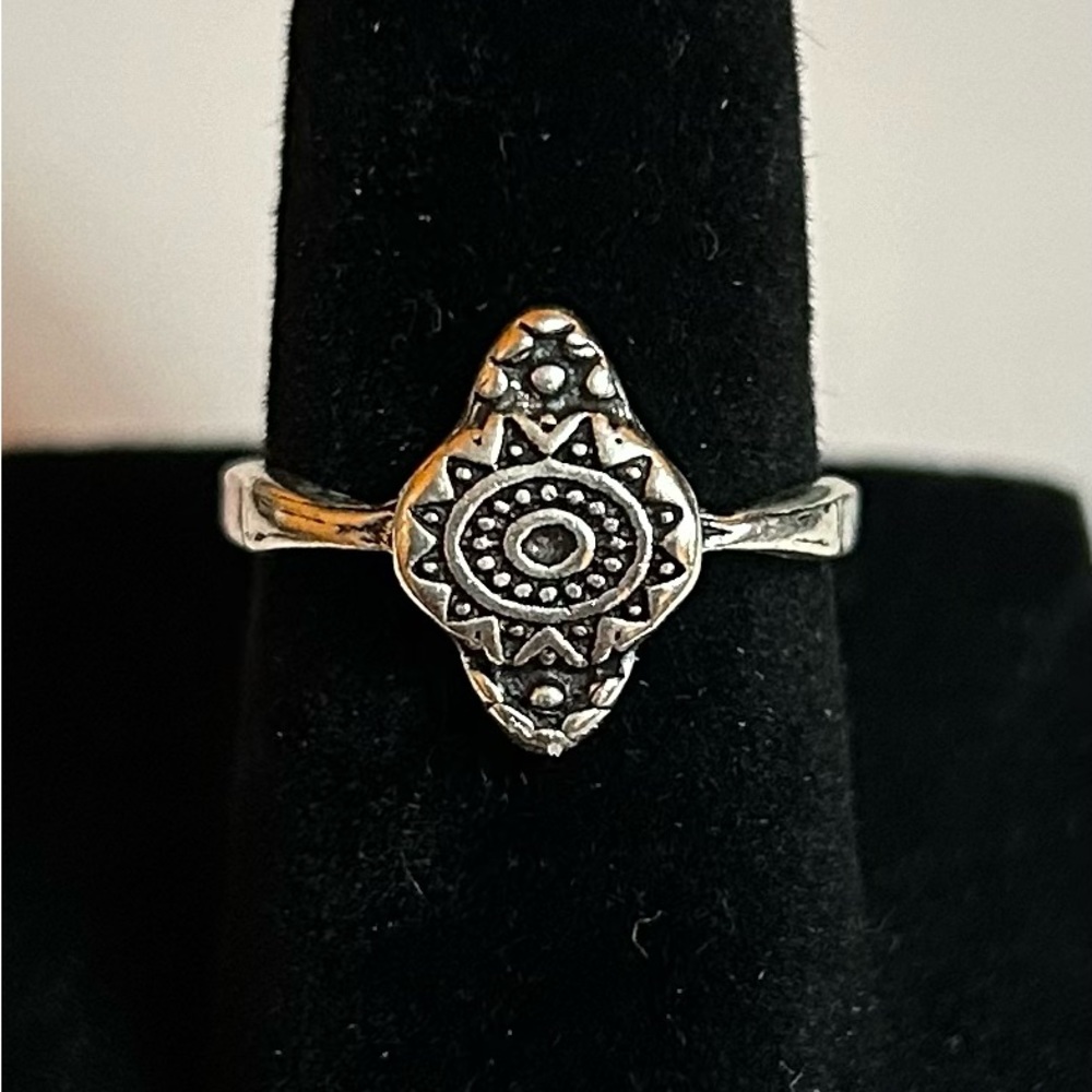 3/$10 Fashion ring size 5 1/2